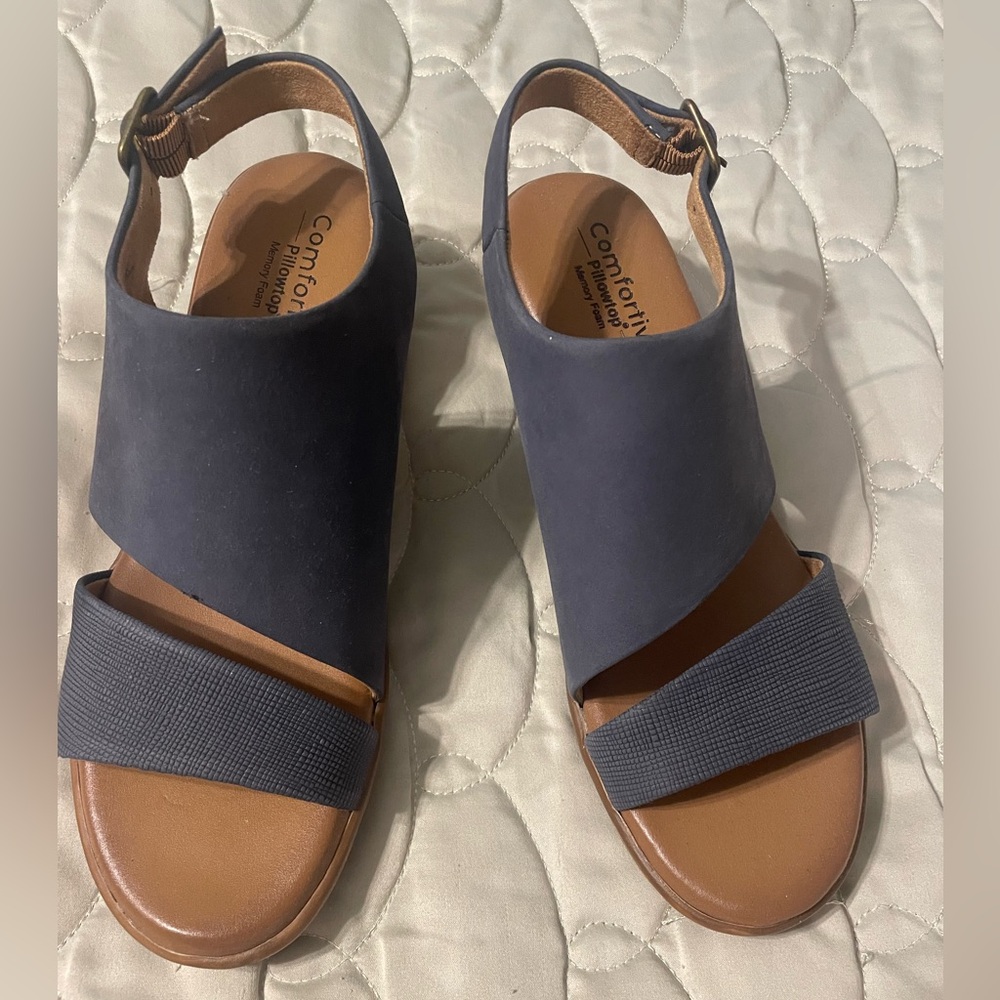 Comfortiva Women's Blue and Tan Sandals 8.5